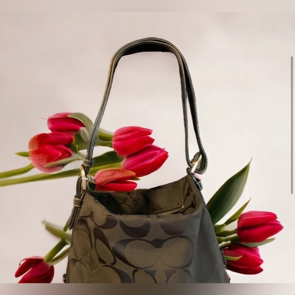 Coach Hobo Signature Bag - Picture 4 of 6